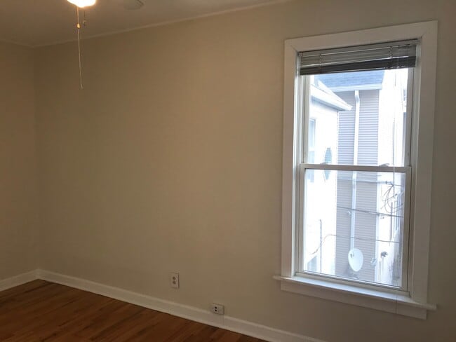 Building Photo - 5317 N Winchester Ave
