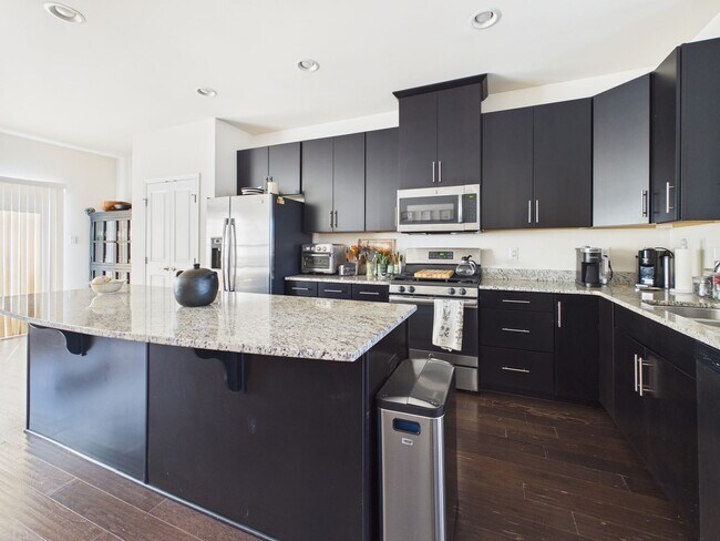 Building Photo - 14225 Martinet Xing