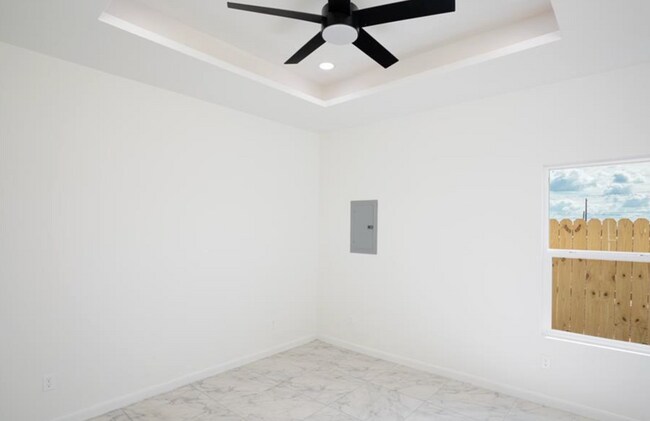 Building Photo - 1408 S Xanthia St