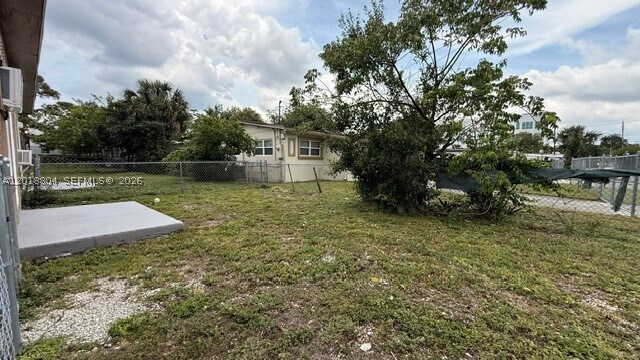 Foto del edificio - 646 NW 14th Terrace