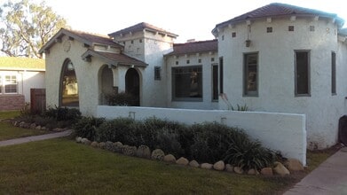 Building Photo - 2408 Lexington Dr