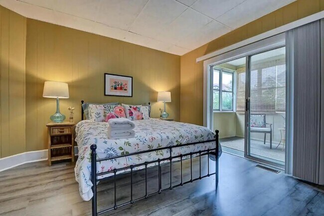 Foto del edificio - 2446 Carrollton Ave