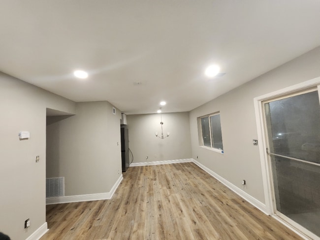 Foto del edificio - 390 W Lake Ave NW