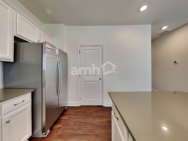 Foto del edificio - 768 Carnaby Ln