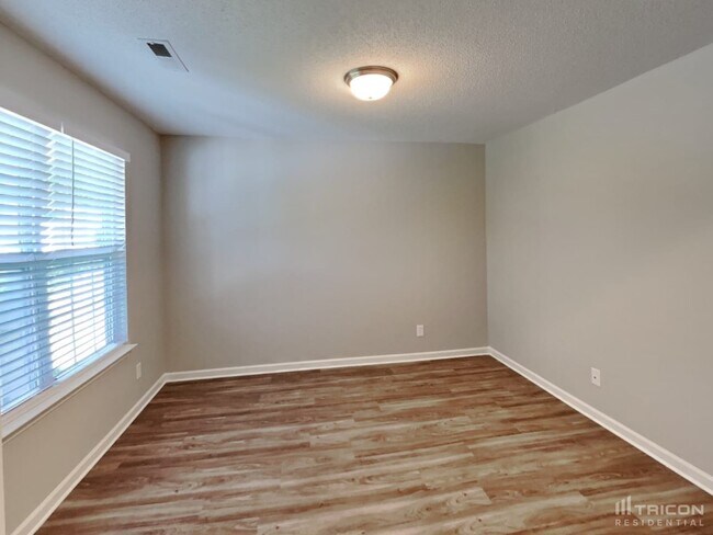 Foto del edificio - 4812 Chapel Ridge Dr