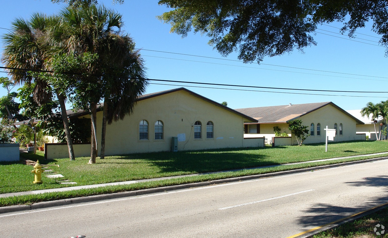 Primary Photo - 1st month $995 & SD $995 w/ approved credi...