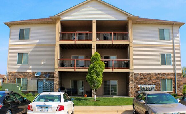 Building Photo - $1,325 | 2 Bedroom, 2 Bathroom Condo | Pet...