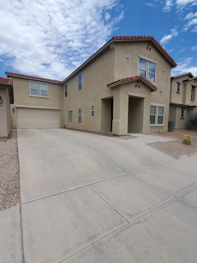 Foto principal - 4211 E Wading Pond Dr