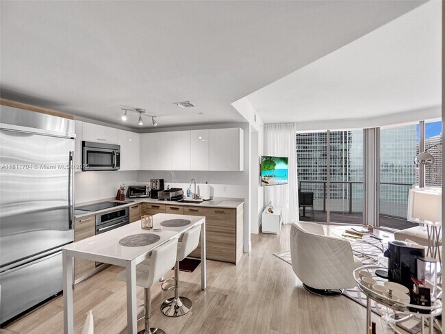 Foto del edificio - 1300 Brickell Bay Dr