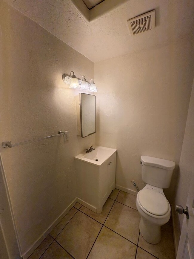 Building Photo - 1265 I St