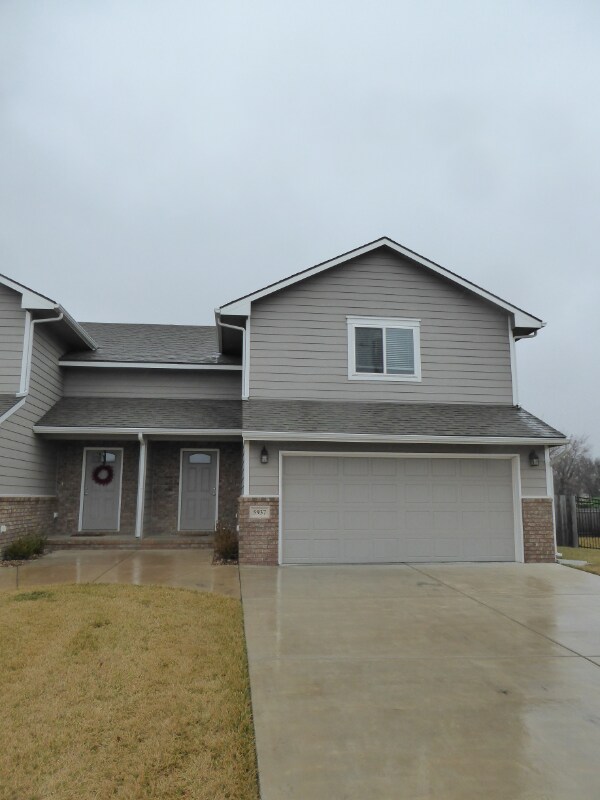 5933 N Millsboro Cir, Park City, KS 67219 Townhome Rentals in Park