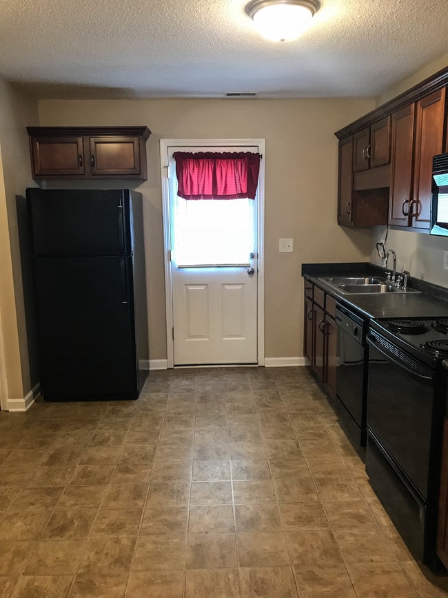 101 Sango Place Villas Dr, Clarksville, TN 37043 Townhome Rentals in