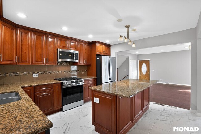 Foto del edificio - 7151 Hamlin Ave