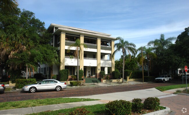 Foto del edificio - Sans Souci Apartments