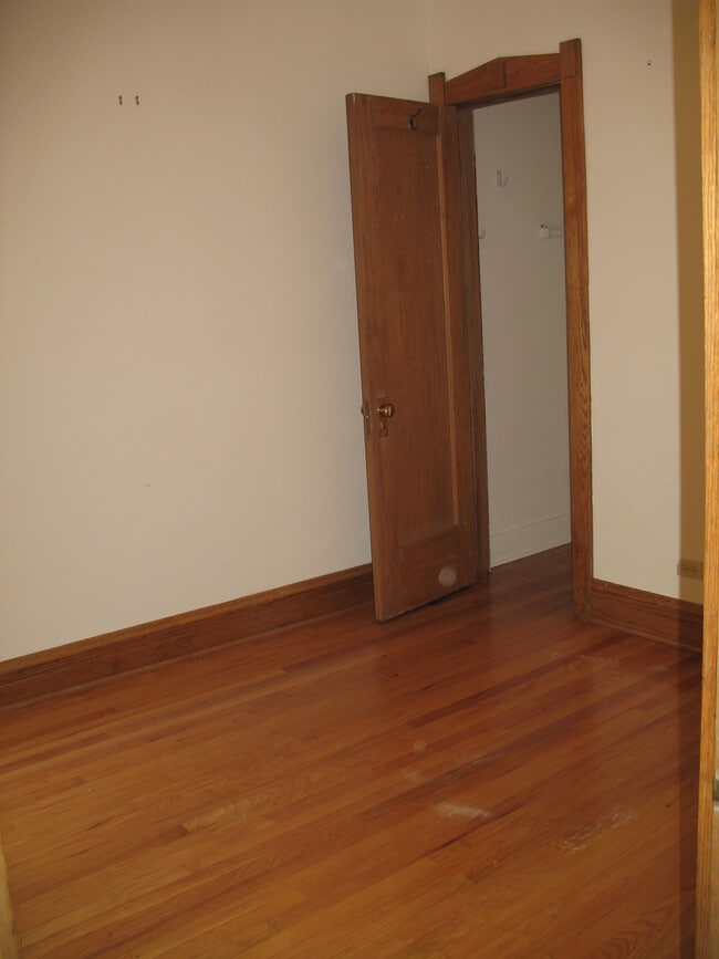 Building Photo - 2118 W. Berteau