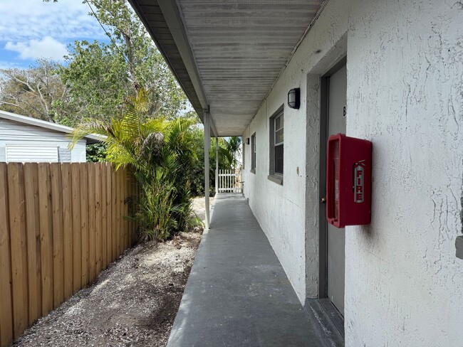 Foto del edificio - Pinellas Park Triplex Units