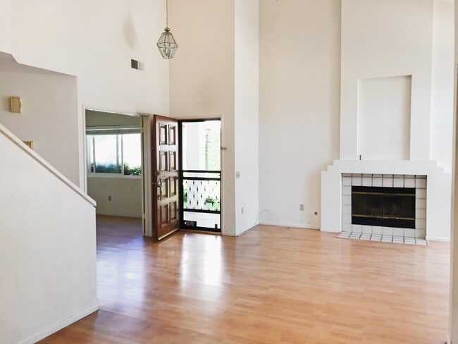 Foto del edificio - 3 Bed, 2.5 Bath Two-Story Home in Rancho Penasquitos!