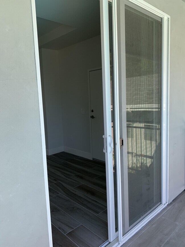 Building Photo - 11555 Hillpark Ln