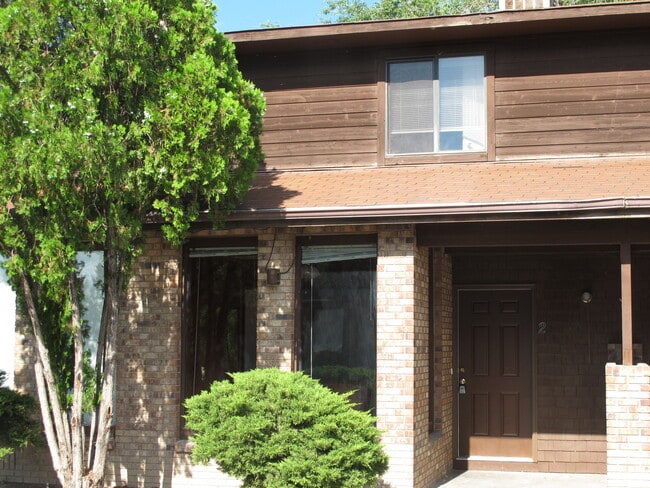 Building Photo - 3190 Hill Ave