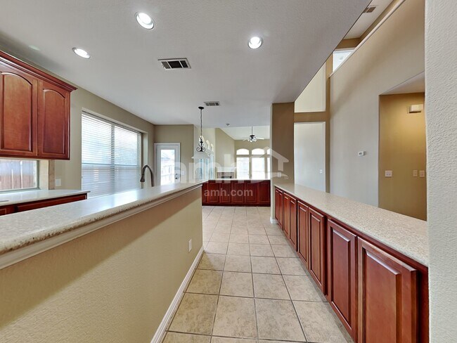 Foto del edificio - 8683 Dancliff Dr