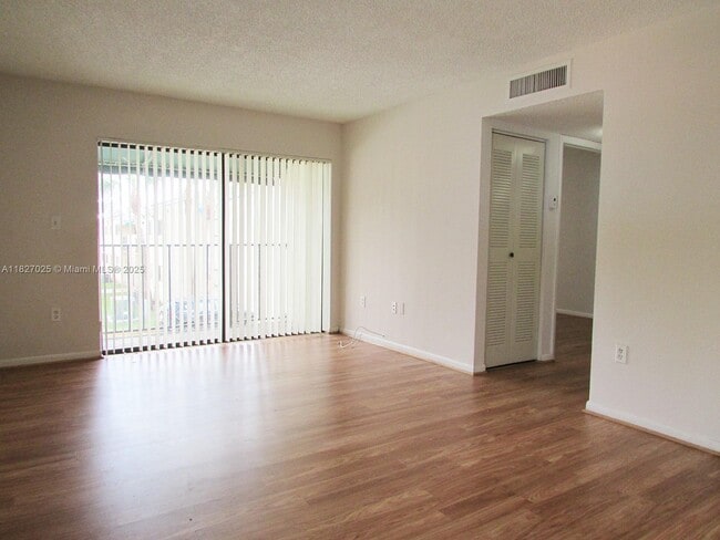 Foto del edificio - 7407 SW 152nd Ave