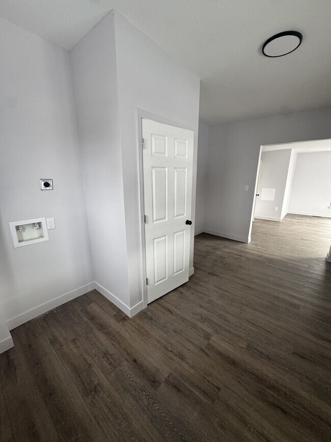 Foto del edificio - Welcome to this spacious 3-bedroom, 1-bathroom home located in the heart of Washington Courthouse...