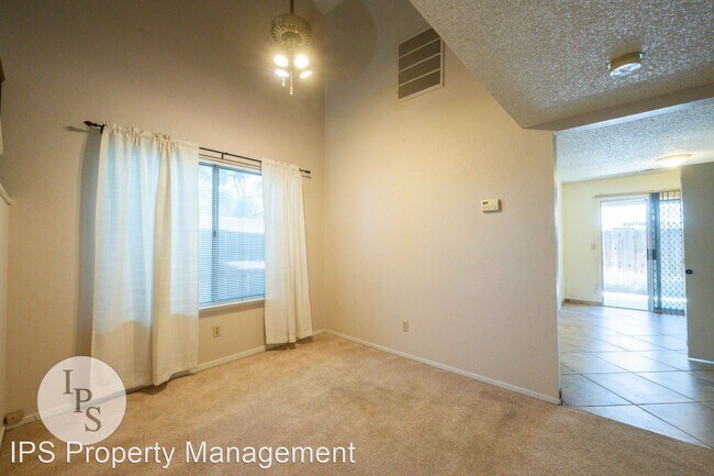 Building Photo - 3 br, 2 bath House - 3770 W. Barstow Ave.,...