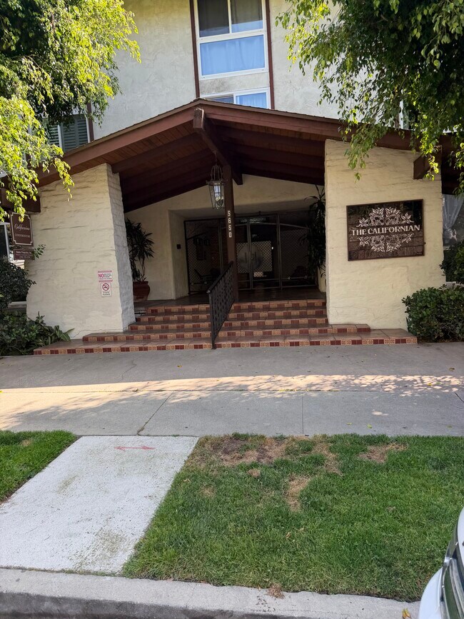 Foto del edificio - 5650 Sumner Way
