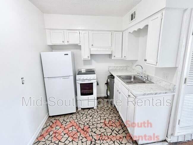 Building Photo - 3969 Southlawn Ave