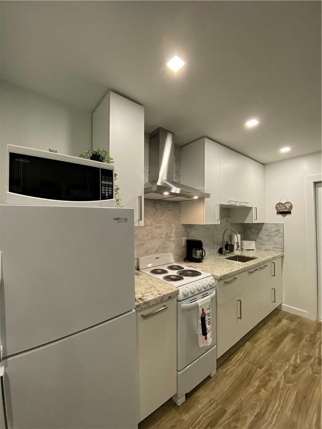 Foto del edificio - 902 NE 38th St