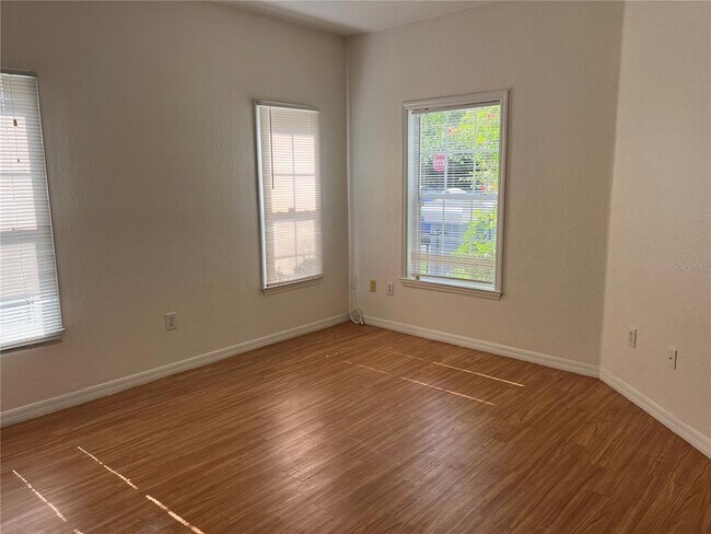 Foto del edificio - 3735 Conroy Rd