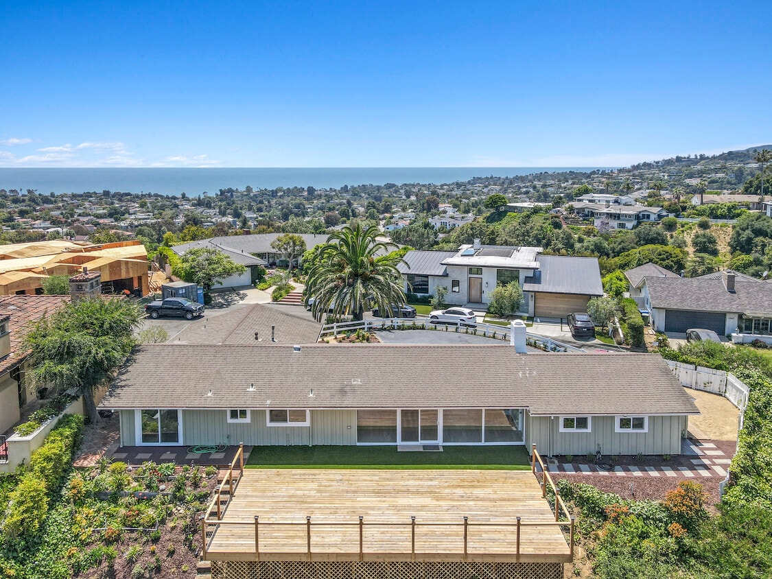 Primary Photo - 1060 Palisair Pl