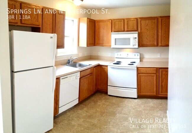 Building Photo - Large 3-Bed townhome with 2-car garage! Co...