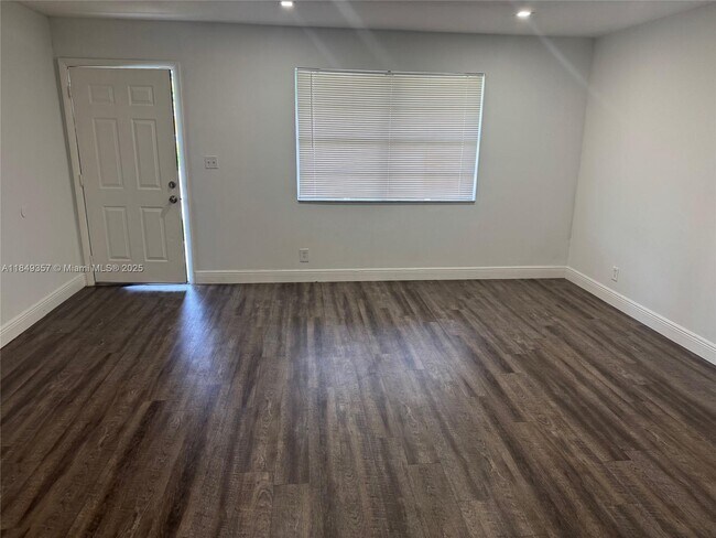 Foto del edificio - 6119 SW 33rd St