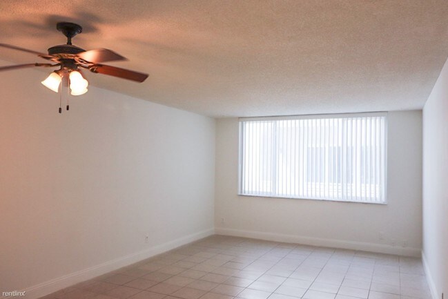 Foto del edificio - 1 br, 1.5 bath  - 3257 NE 13th St Apt 202
