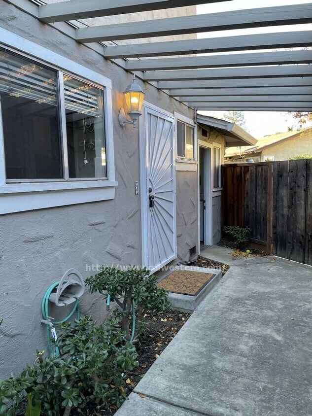 Primary Photo - 2094 Surrey Pl