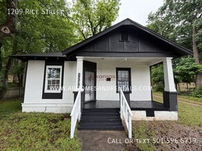 Building Photo - 1209 Rice St
