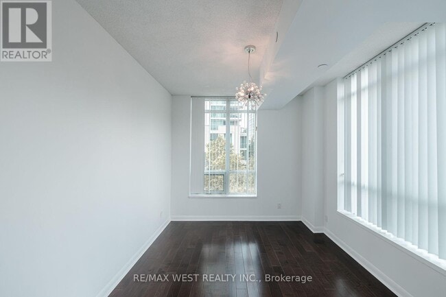Building Photo - 215 Sherway Gardens Rd