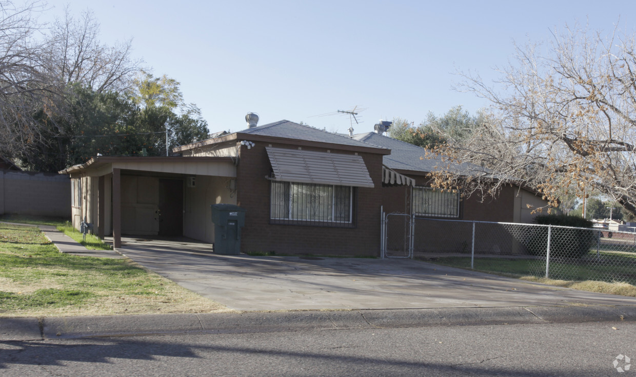 Primary Photo - 27th Ave Apartments