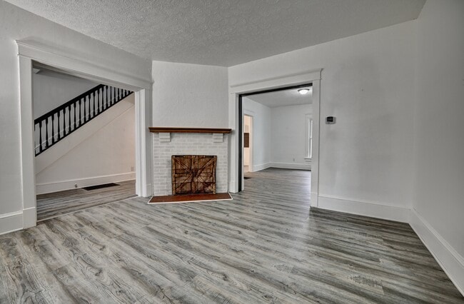 Foto del edificio - 214 2nd St SE