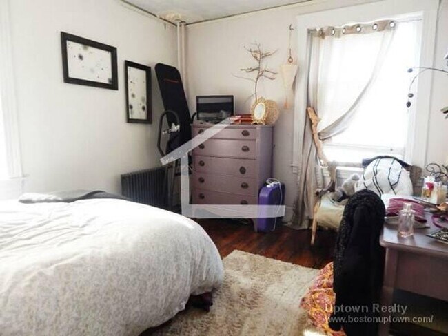 Building Photo - No Brokers Fee, Pets Friendly, Heat, Hot W...