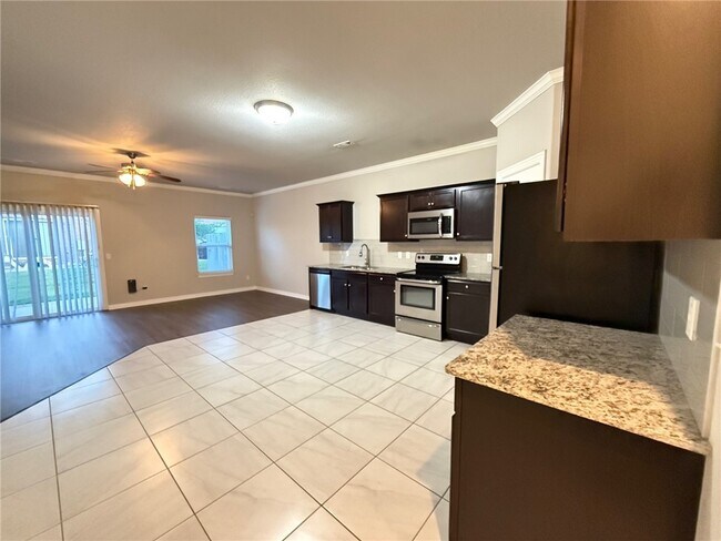 Building Photo - 2731 W Kilimanjaro Way