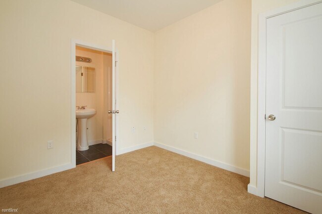 Building Photo - 1808 W Berks St