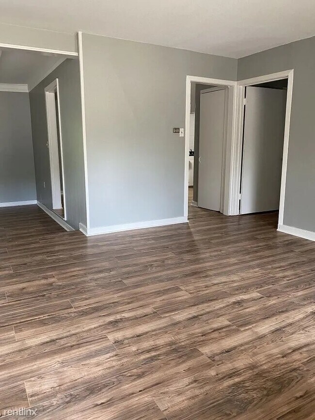 Foto del edificio - 731 Inwood Dr