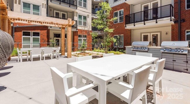 Foto del edificio - 1000 Central Ave