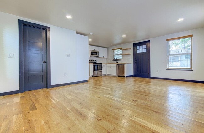 Building Photo - 1711 Brentwood St