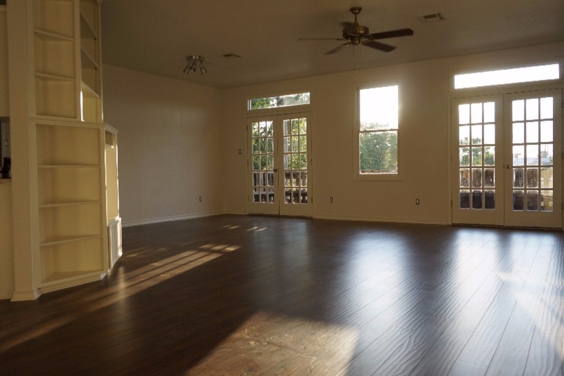 large living area - 841 N Main St