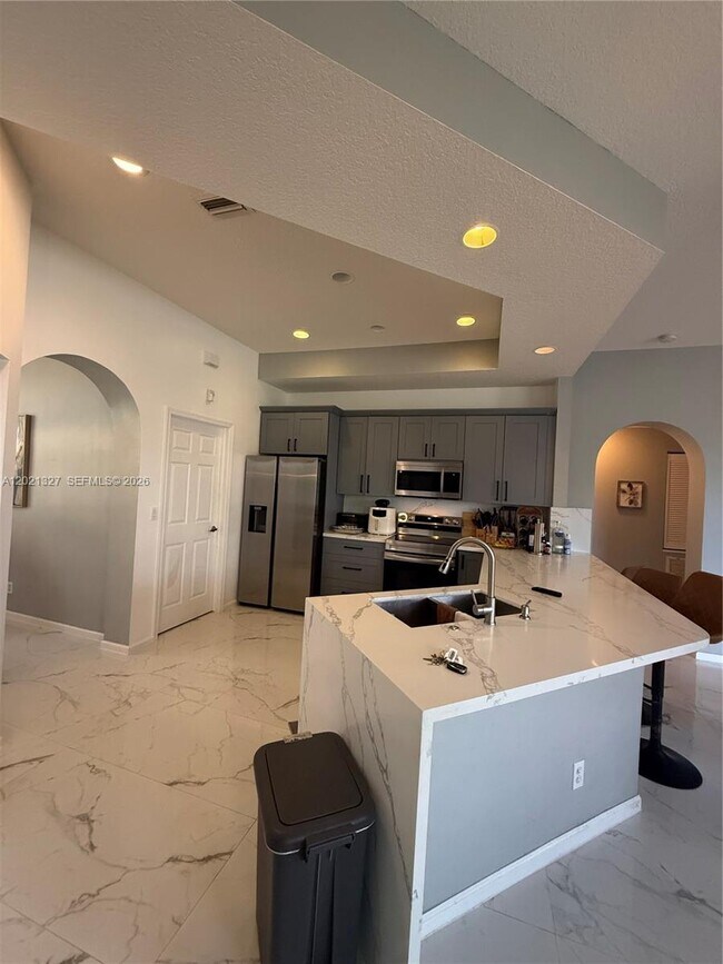 Foto del edificio - 5711 NW Zenith Dr