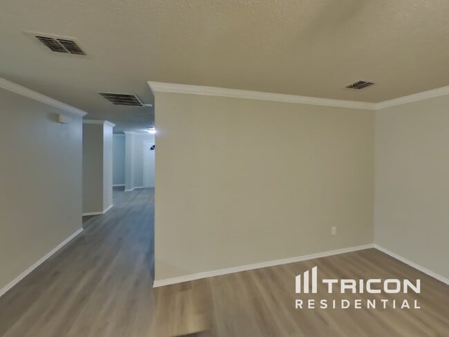 Building Photo - 3004 Double Oak Dr