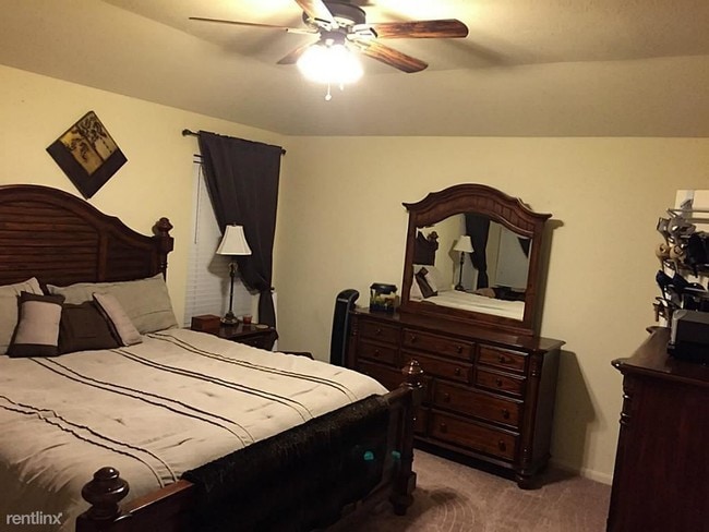 Building Photo - 102 Harbour Town Ln